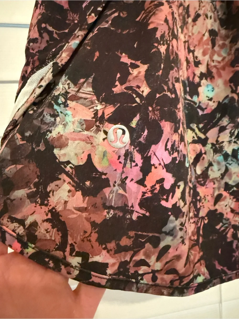 Lululemon Hotty Hot high-rise skirt / skort - Size: 4 - Stencil Blossom